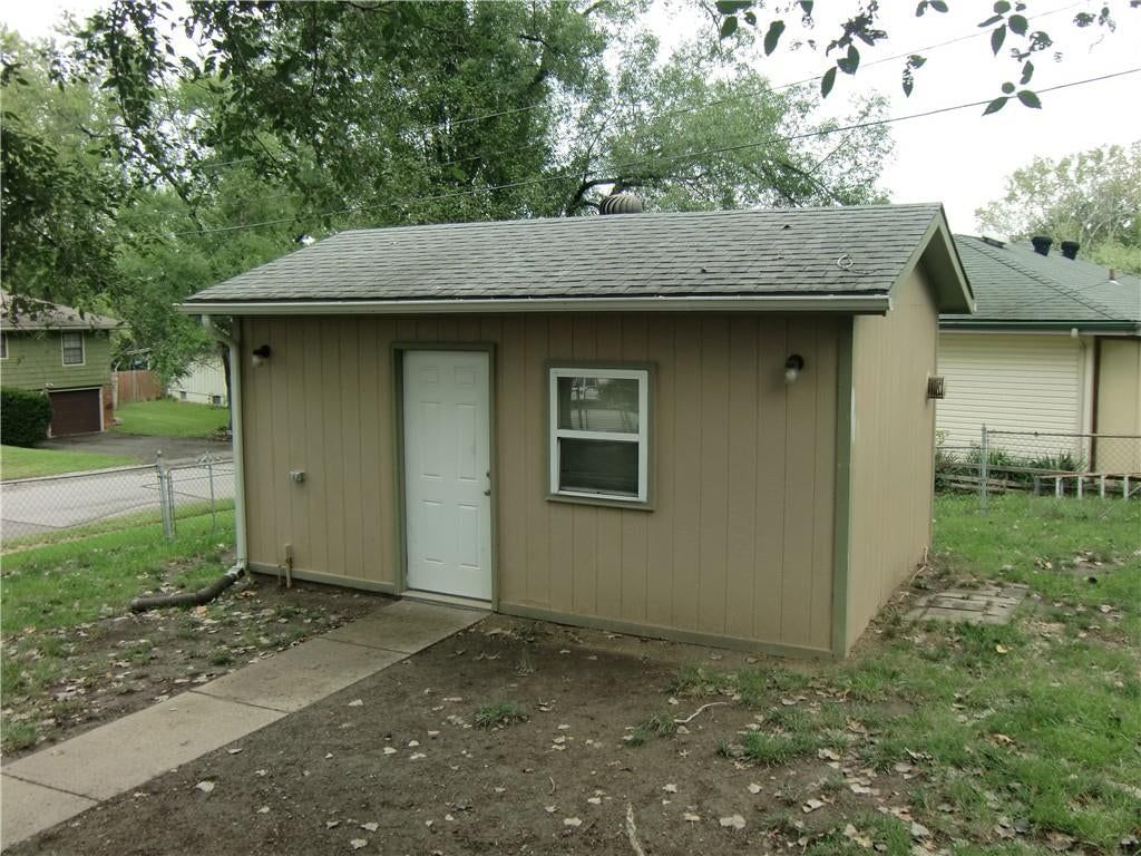 Photo 25 of 28 - 3401 S Ellison Way, Independence, MO 64055