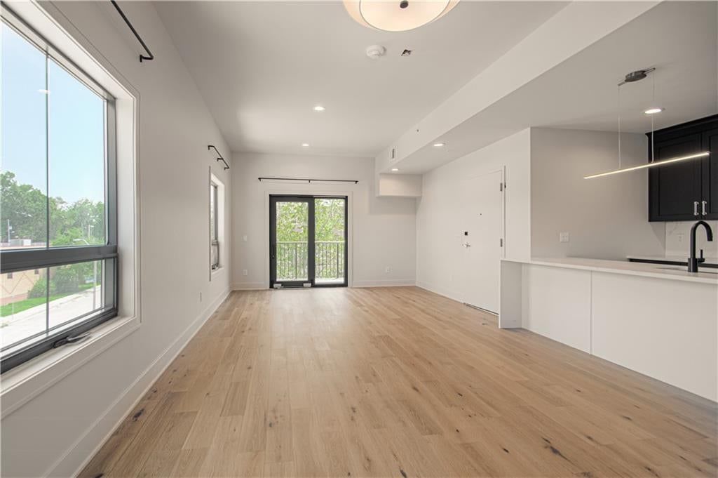 Statement lighting at 200 W Gregory Boulevard, Kansas City, MO 64114