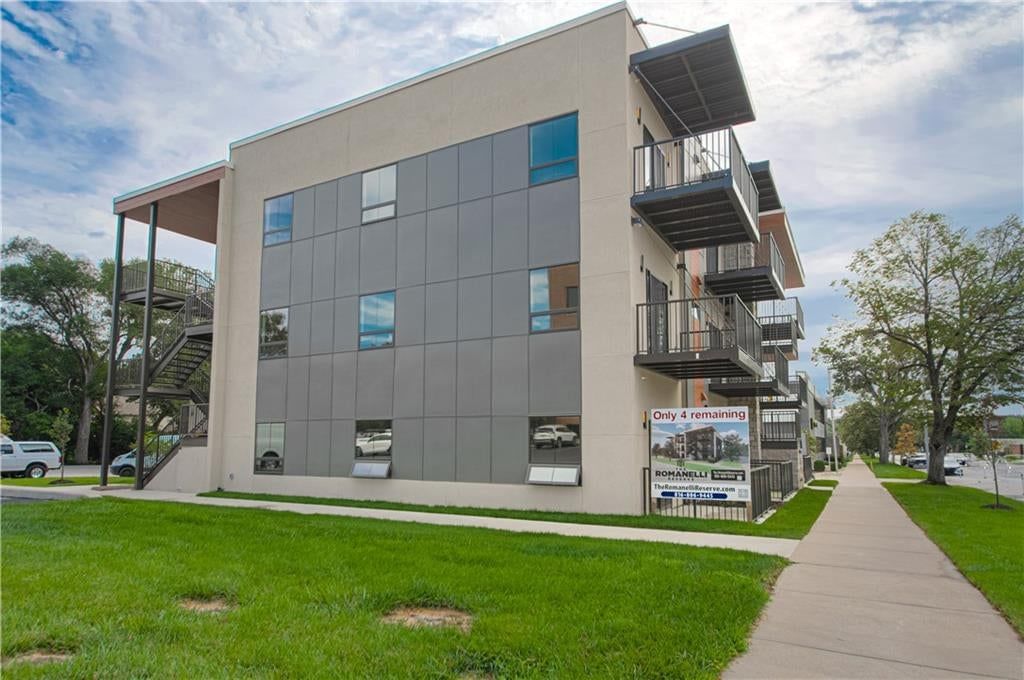 Photo 23 of 41 - 200 W Gregory Boulevard, Kansas City, MO 64114