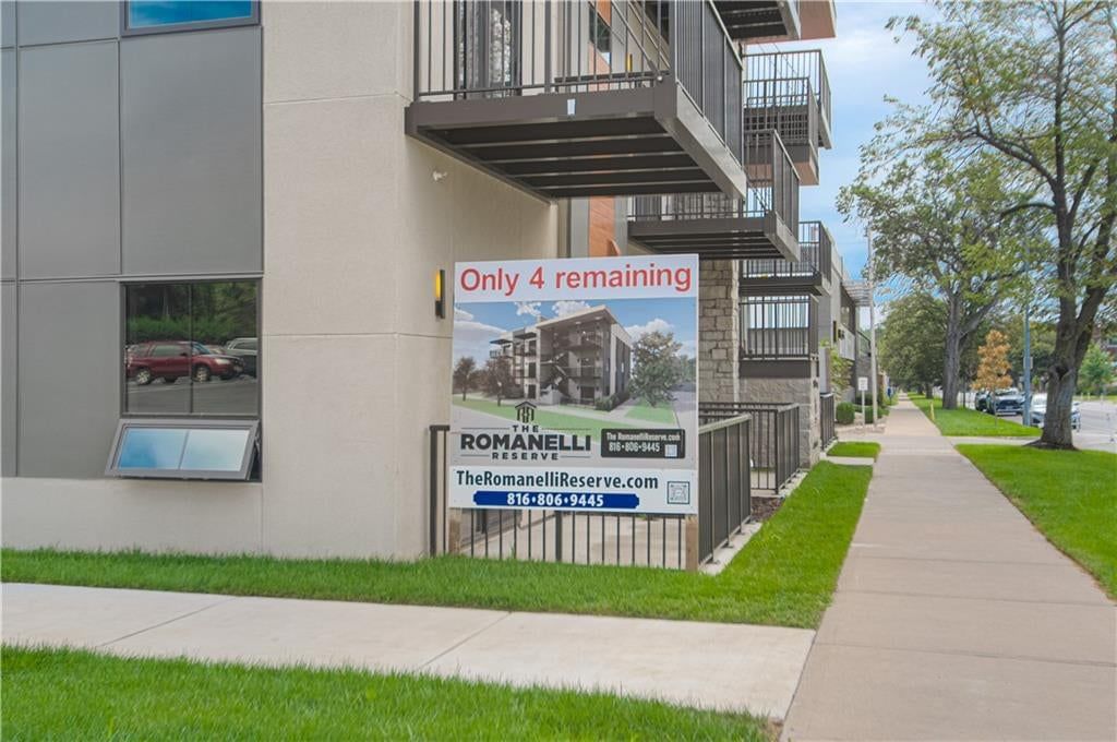 Photo 24 of 41 - 200 W Gregory Boulevard, Kansas City, MO 64114