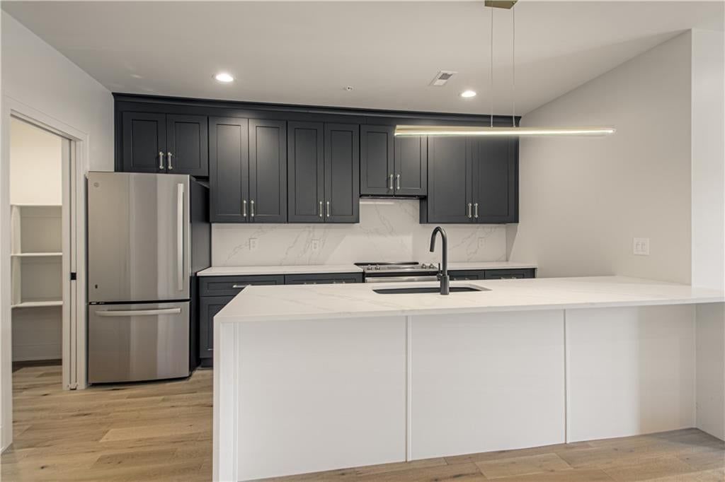 Photo 31 of 41 - 200 W Gregory Boulevard, Kansas City, MO 64114