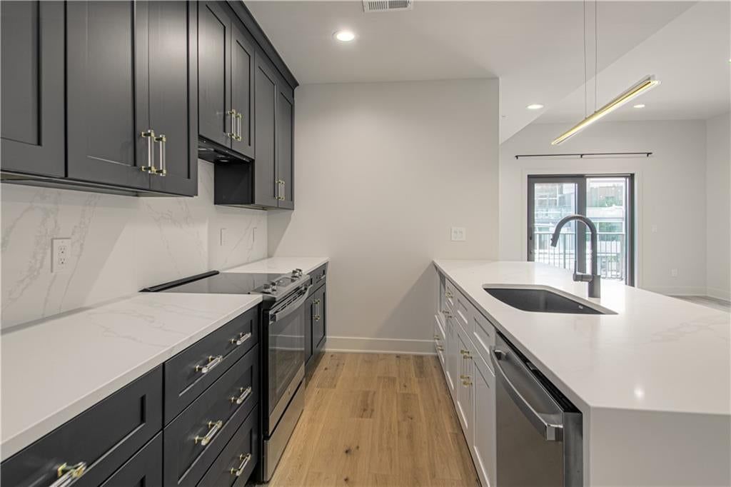 Photo 33 of 41 - 200 W Gregory Boulevard, Kansas City, MO 64114