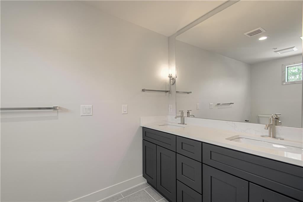 Photo 36 of 41 - 200 W Gregory Boulevard, Kansas City, MO 64114