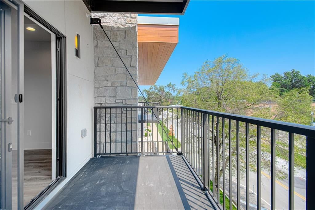 Photo 39 of 41 - 200 W Gregory Boulevard, Kansas City, MO 64114