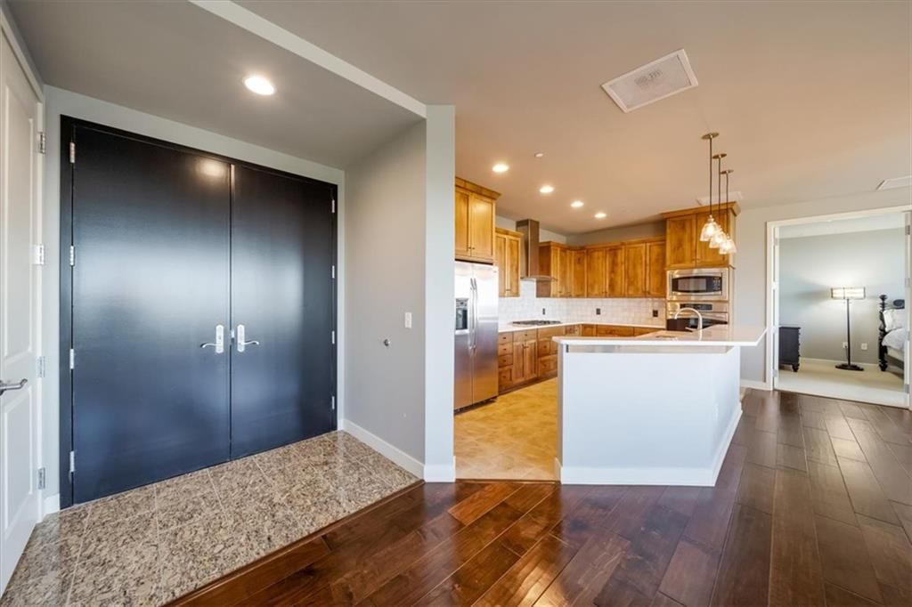 700 W 31st Street, Kansas City, MO: listing photo 2