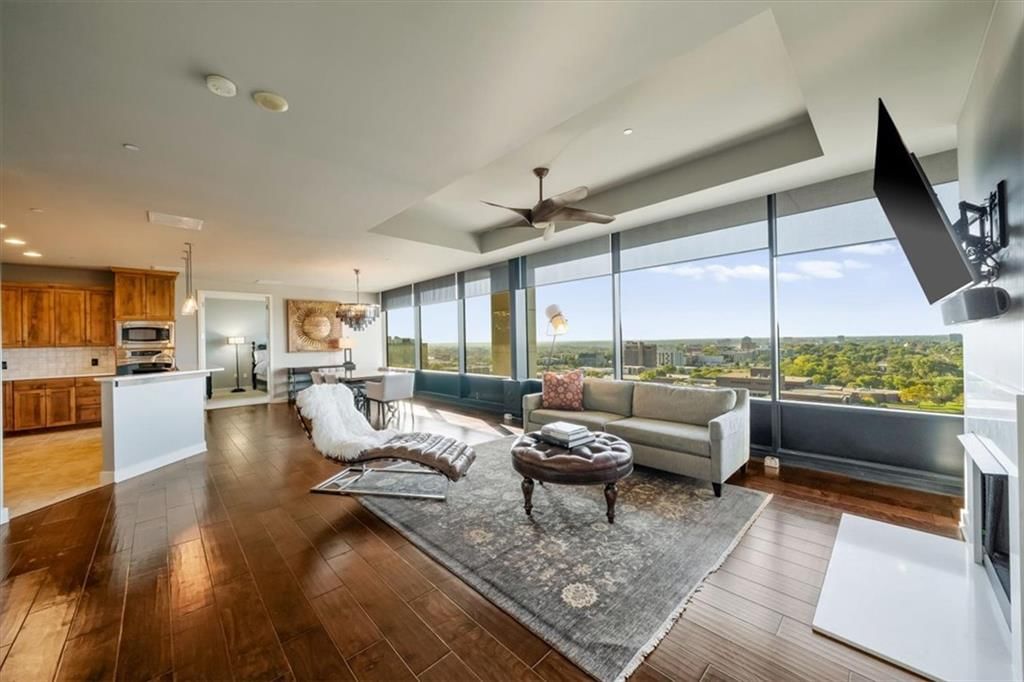 700 W 31st Street, Kansas City, MO: listing photo 3