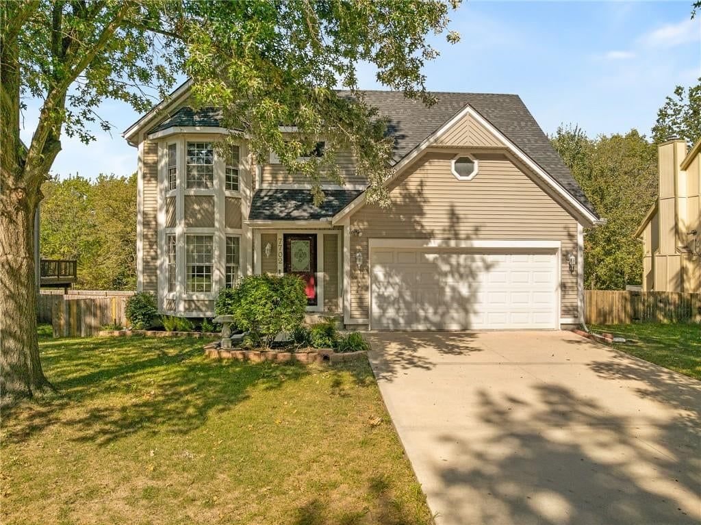 Attached garage at 7702 W 155th Street, Overland Park, KS 66223