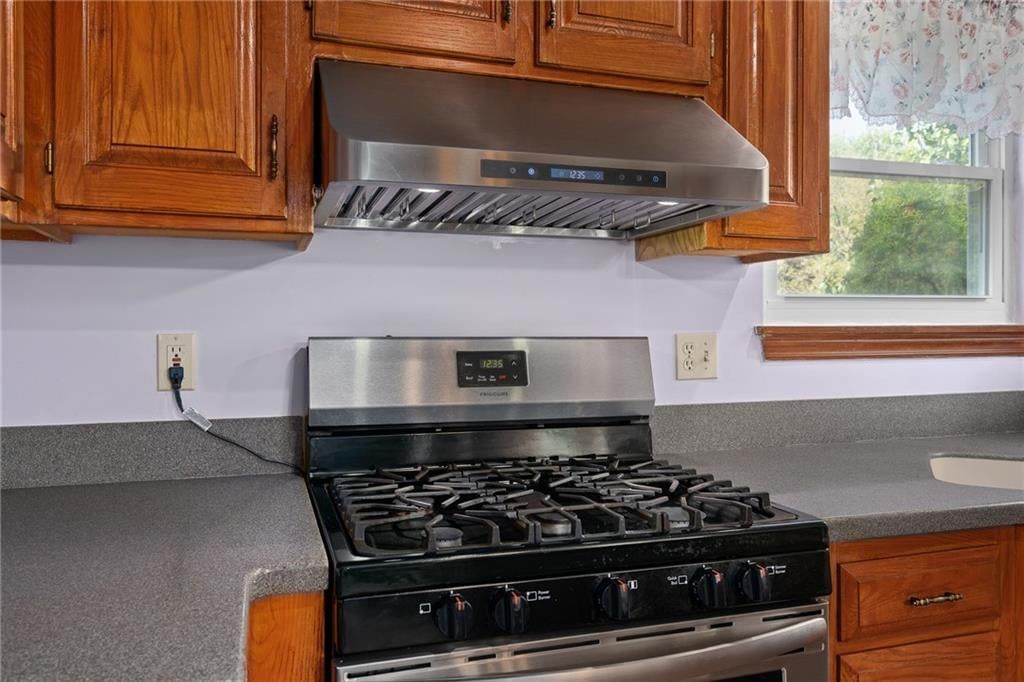 Photo 11 of 46 - 7702 W 155th Street, Overland Park, KS 66223
