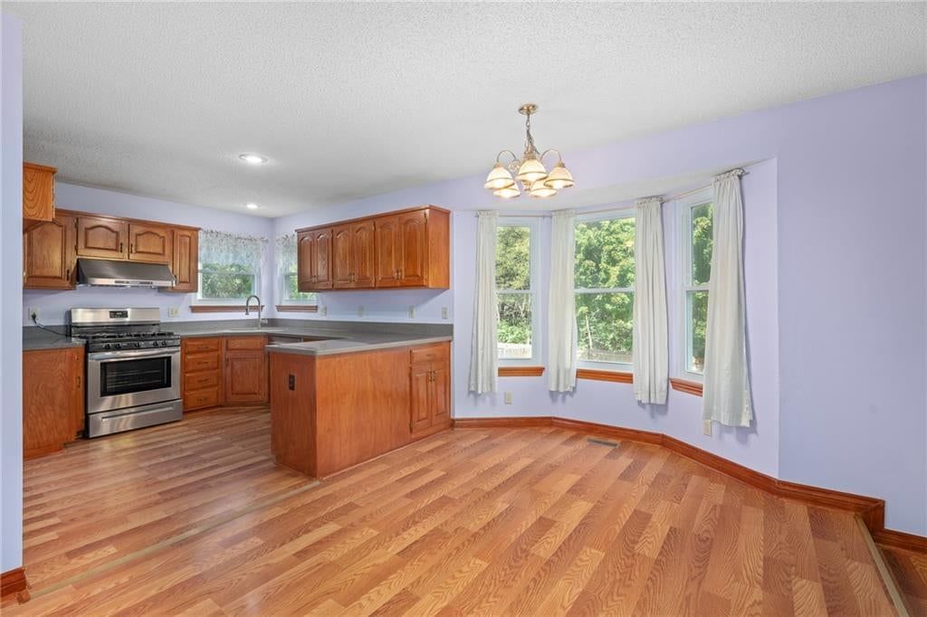 Photo 14 of 46 - 7702 W 155th Street, Overland Park, KS 66223