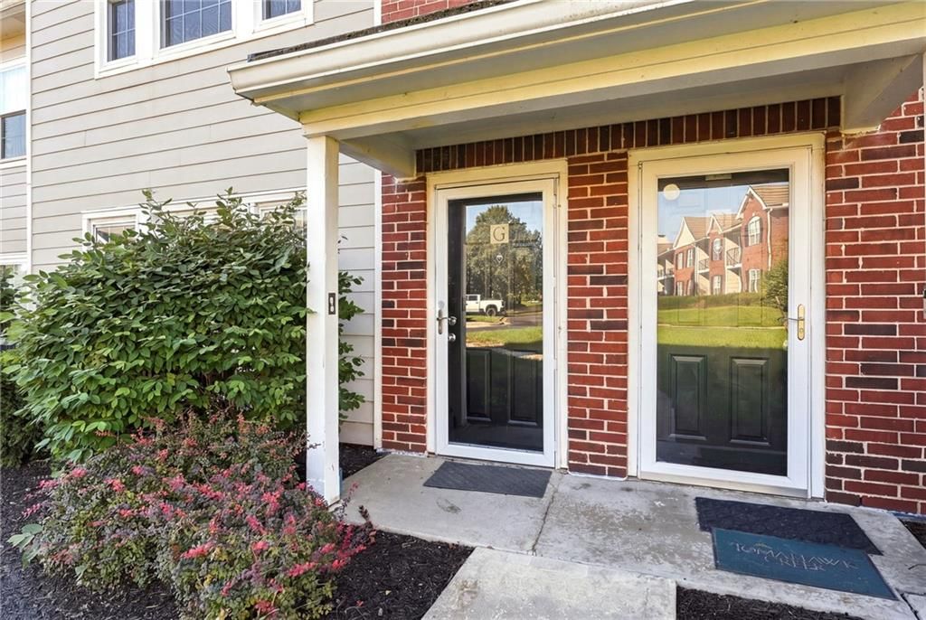 11603 Tomahawk Creek Parkway, Leawood, KS: listing photo 2