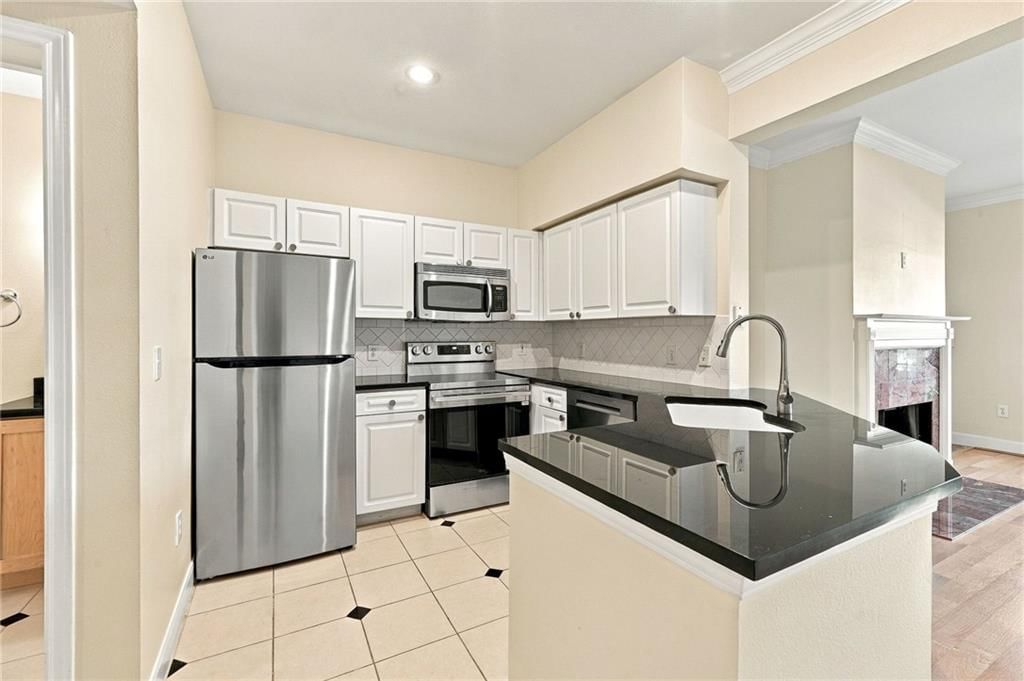 Photo 11: white kitchen cabinets, 11603 Tomahawk Creek Parkway #G, Leawood, KS 66211