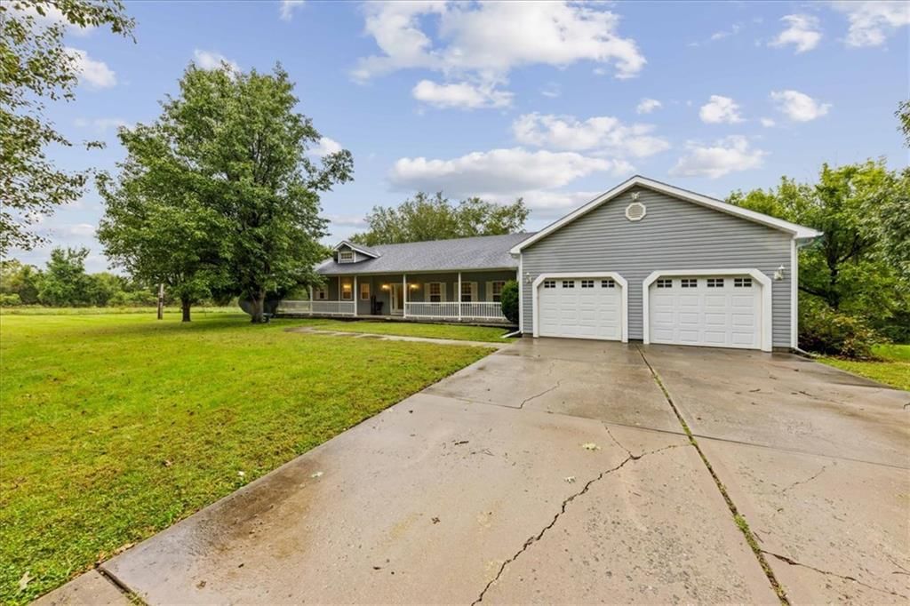 15036 Hillside Road, Leavenworth, KS: listing photo 2