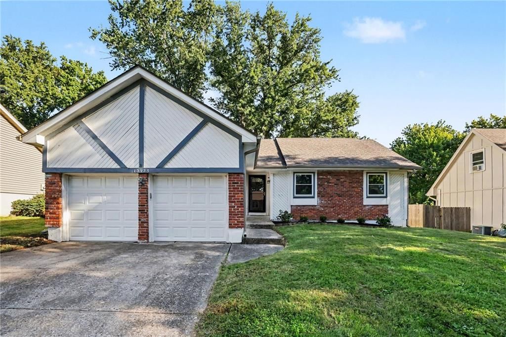 13935 S Cottonwood Drive, Olathe, KS