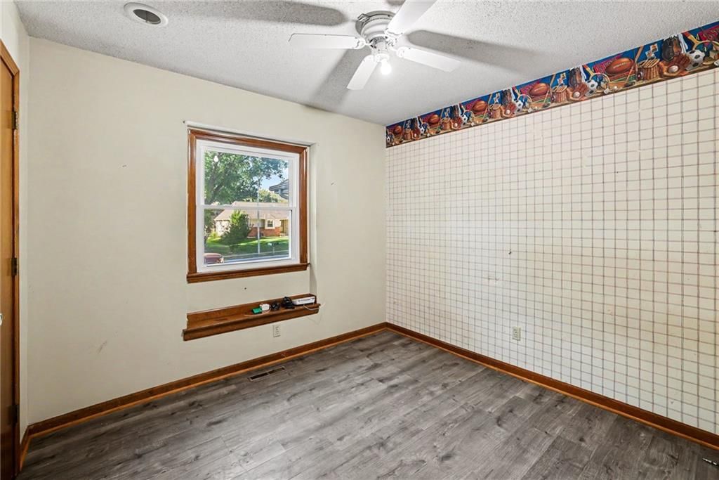 Photo 13 of 27 - 13935 S Cottonwood Drive, Olathe, KS 66062