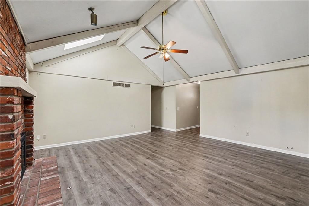 Photo 5 of 27 - 13935 S Cottonwood Drive, Olathe, KS 66062