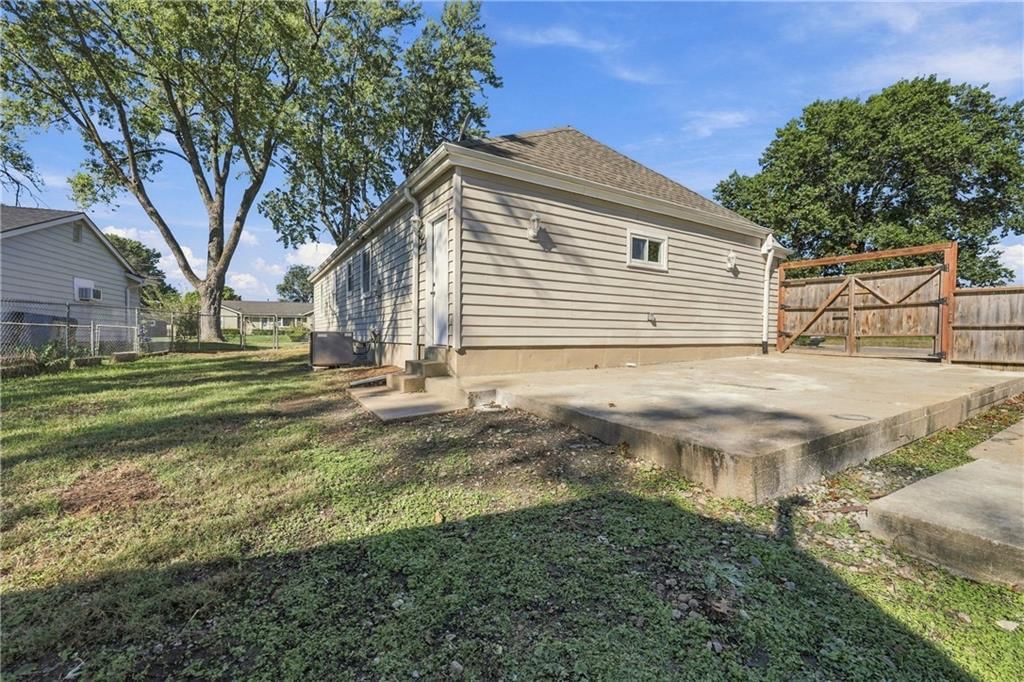 Photo 23 of 23 - 9119 W 87th Terrace, Overland Park, KS 66212