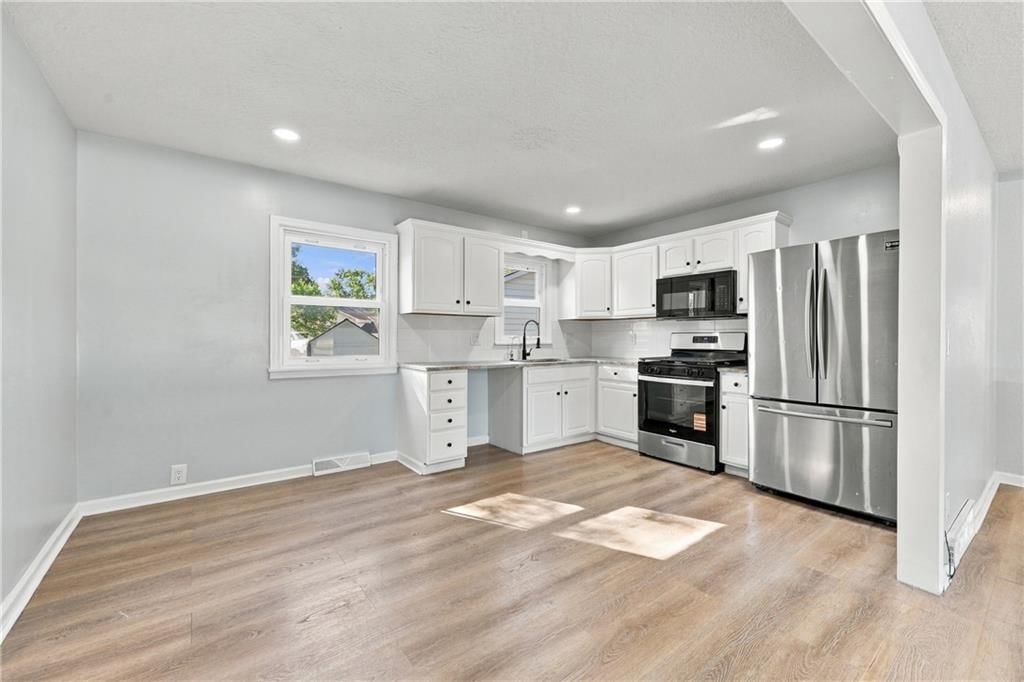 Photo 6 of 23 - 9119 W 87th Terrace, Overland Park, KS 66212