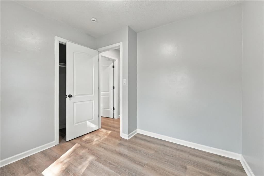 Photo 13 of 23 - 9119 W 87th Terrace, Overland Park, KS 66212