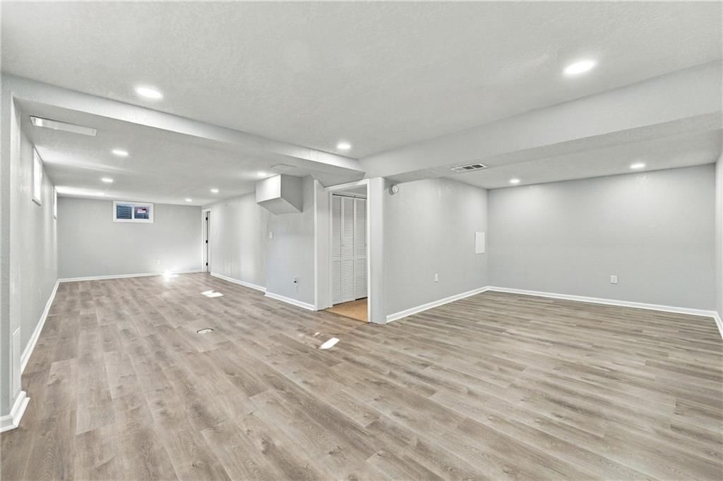 Photo 14 of 23 - 9119 W 87th Terrace, Overland Park, KS 66212