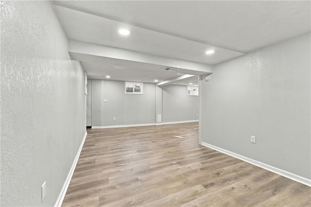 Photo 15 of 23 - 9119 W 87th Terrace, Overland Park, KS 66212