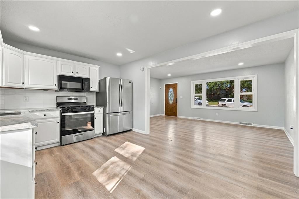 Photo 7 of 23 - 9119 W 87th Terrace, Overland Park, KS 66212