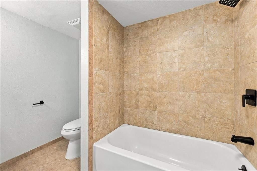 Photo 21 of 23 - 9119 W 87th Terrace, Overland Park, KS 66212