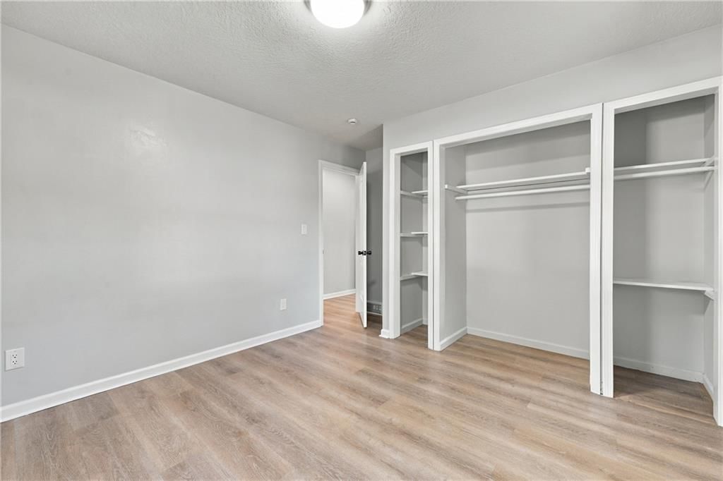Photo 9 of 23 - 9119 W 87th Terrace, Overland Park, KS 66212