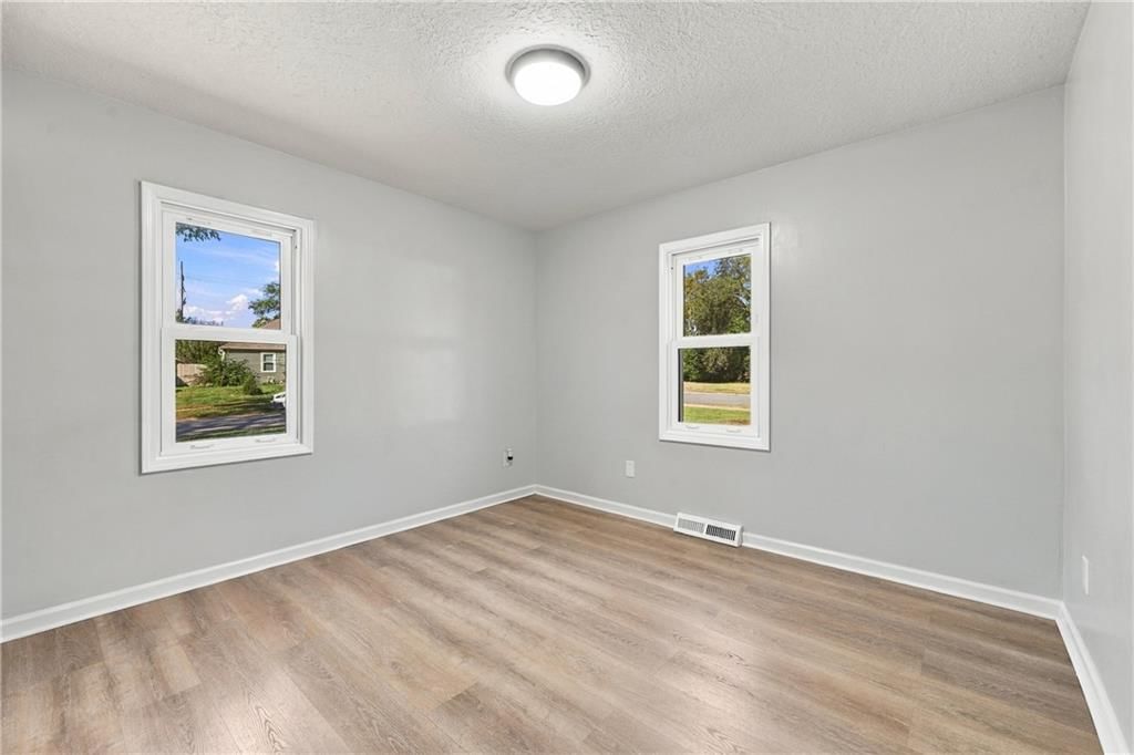 Photo 8 of 23 - 9119 W 87th Terrace, Overland Park, KS 66212