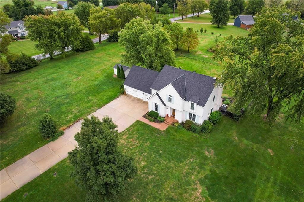 3955 W 214th Street, Bucyrus, KS: listing photo 2
