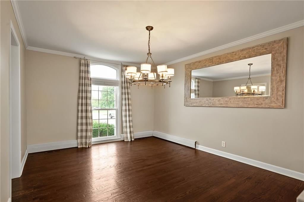 Statement lighting at 3955 W 214th Street, Bucyrus, KS 66013