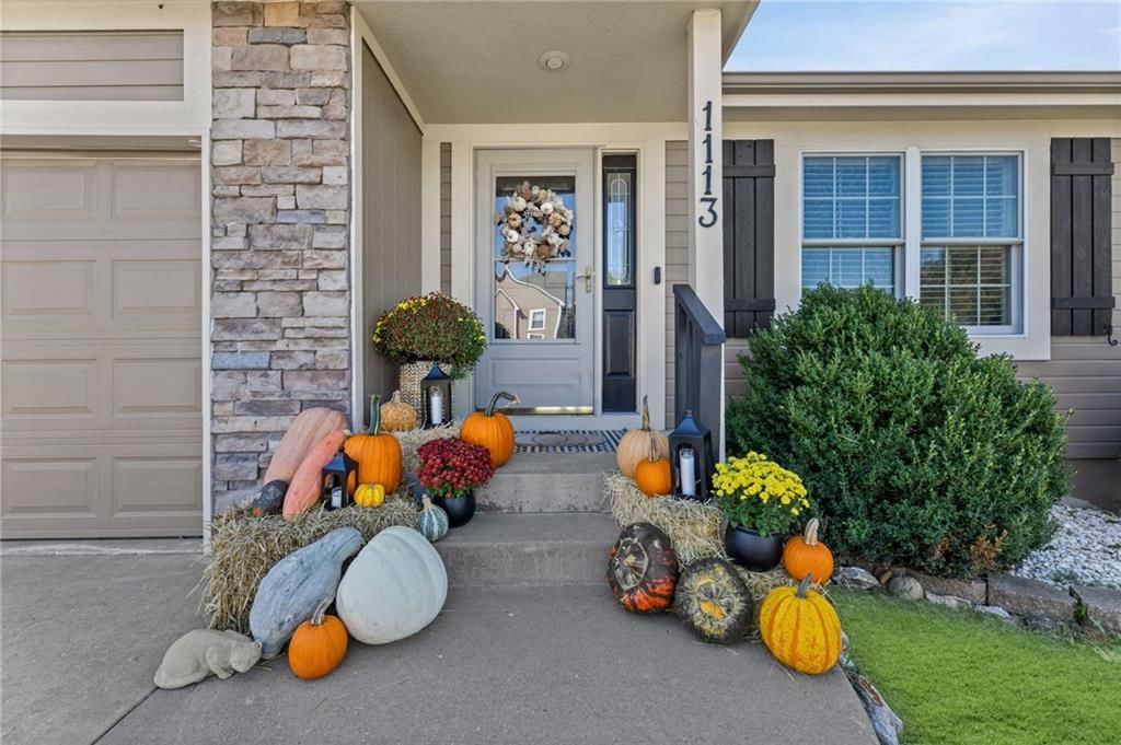 1113 Creekside Court, Raymore, MO: listing photo 3