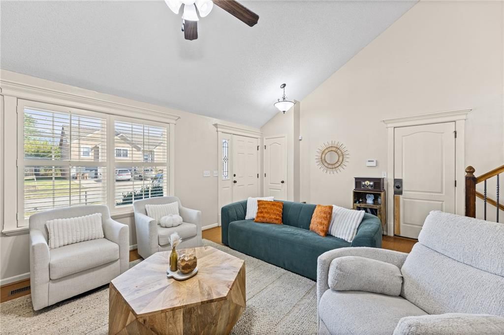 Photo 6 of 34 - 1113 Creekside Court, Raymore, MO 64083