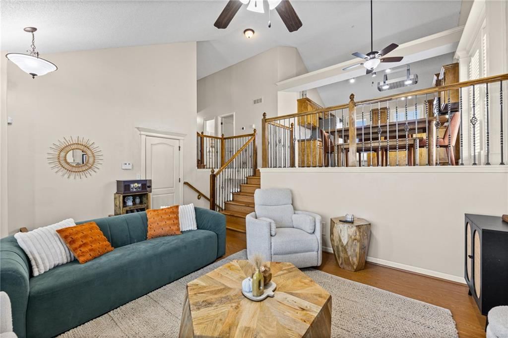 Photo 7 of 34 - 1113 Creekside Court, Raymore, MO 64083