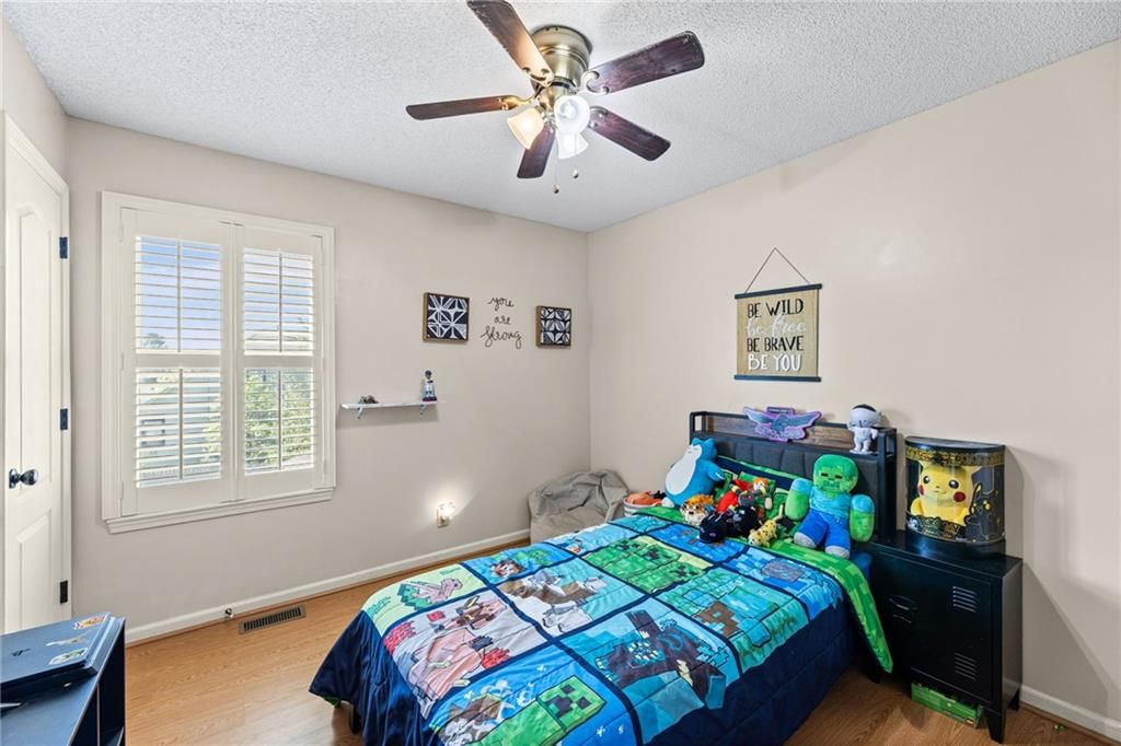 Photo 13 of 34 - 1113 Creekside Court, Raymore, MO 64083