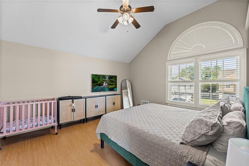 Photo 16 of 34 - 1113 Creekside Court, Raymore, MO 64083