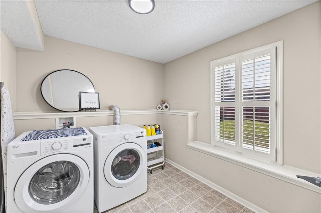 Photo 25 of 34 - 1113 Creekside Court, Raymore, MO 64083