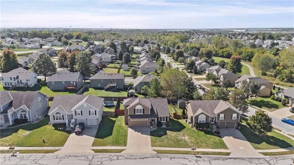 Photo 34 of 34 - 1113 Creekside Court, Raymore, MO 64083