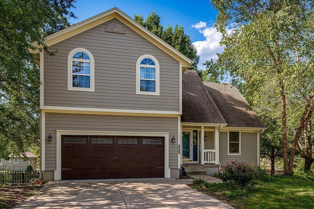 704 Lark Street, Raymore, MO: listing photo 2