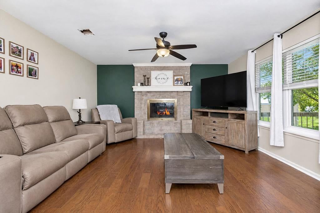 Photo 14 of 37 - 704 Lark Street, Raymore, MO 64083
