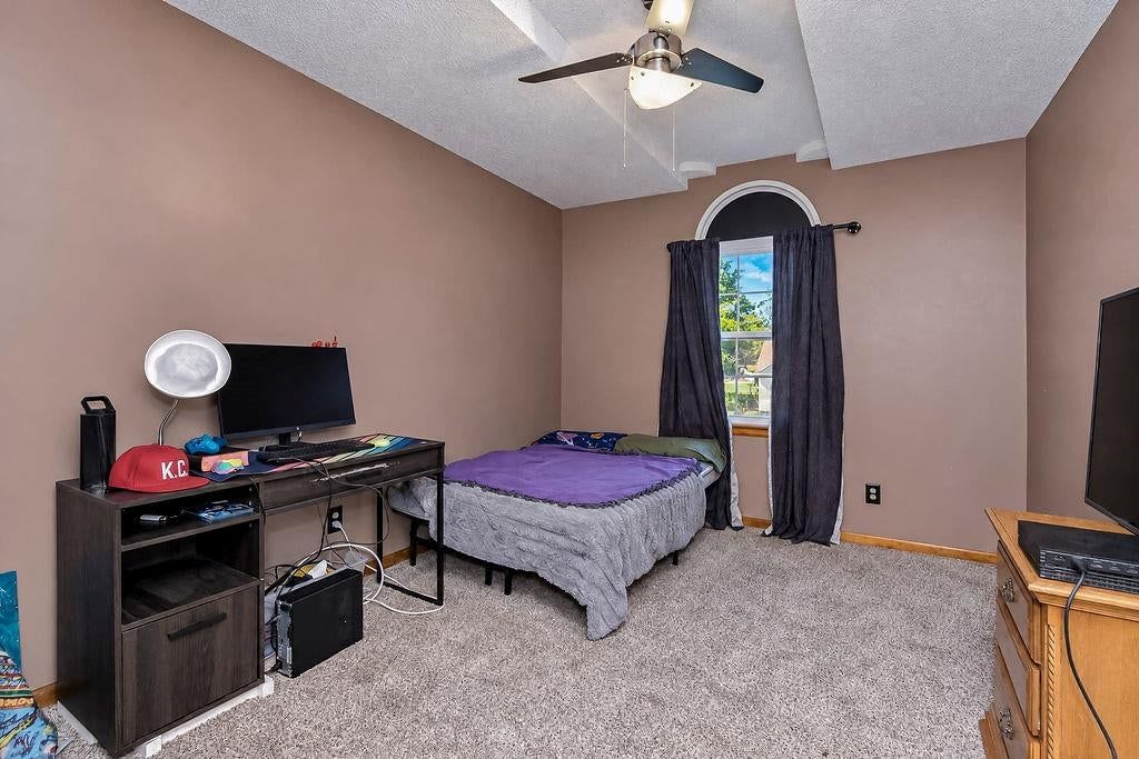 Photo 21 of 37 - 704 Lark Street, Raymore, MO 64083