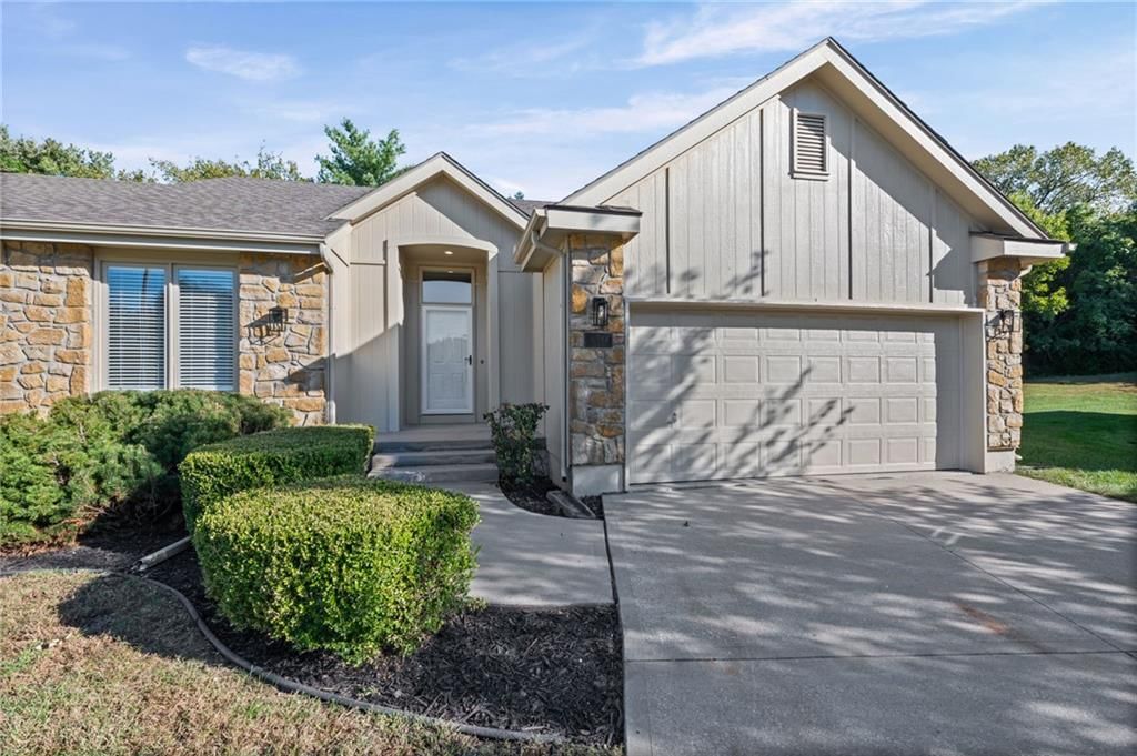 510 NW Ashurst Place, Lee's Summit, MO: listing photo 2