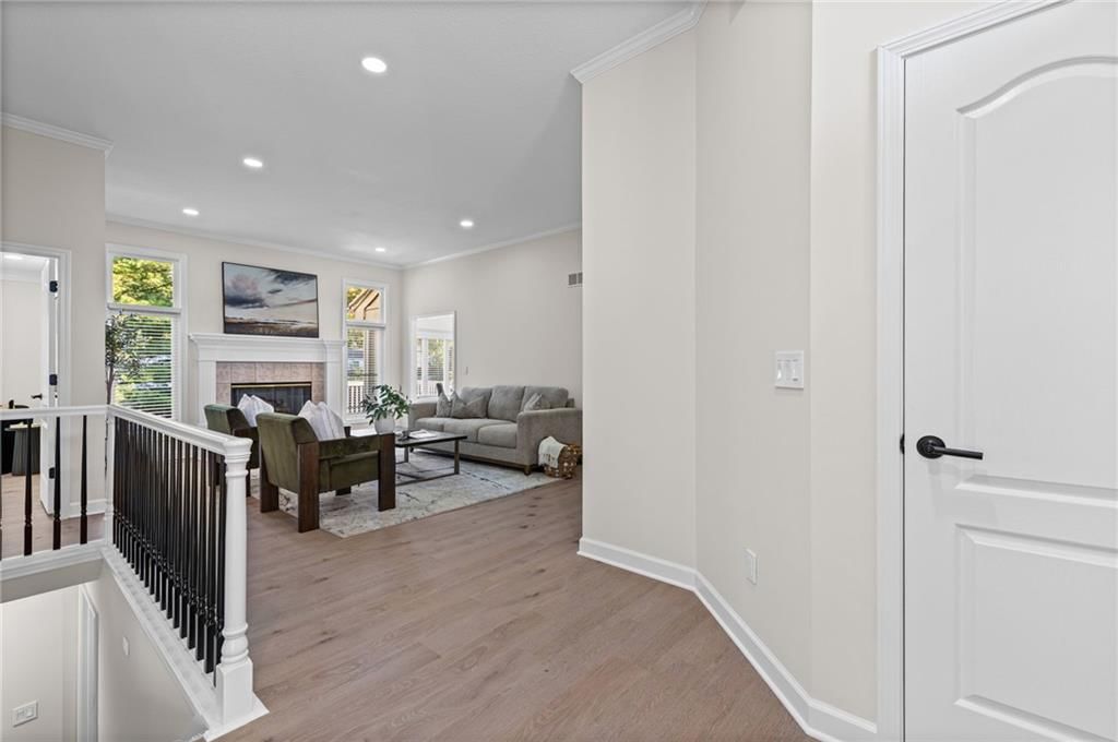 Photo 4 of 39 - 510 NW Ashurst Place, Lee's Summit, MO 64081
