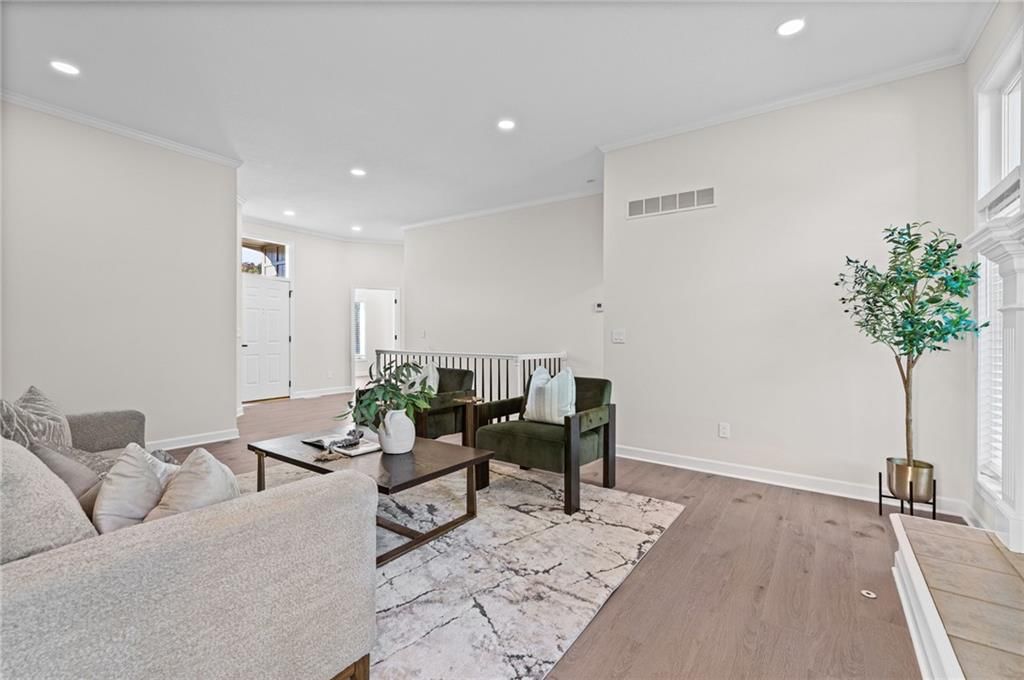 Photo 8 of 39 - 510 NW Ashurst Place, Lee's Summit, MO 64081