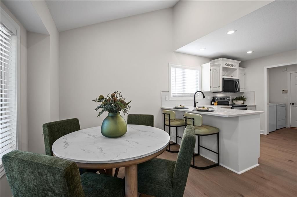 Breakfast nook at 510 NW Ashurst Place, Lee's Summit, MO 64081