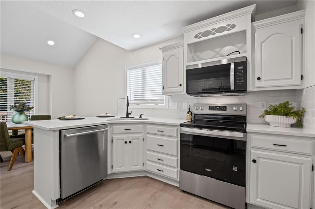 Stainless steel appliances at 510 NW Ashurst Place, Lee's Summit, MO 64081