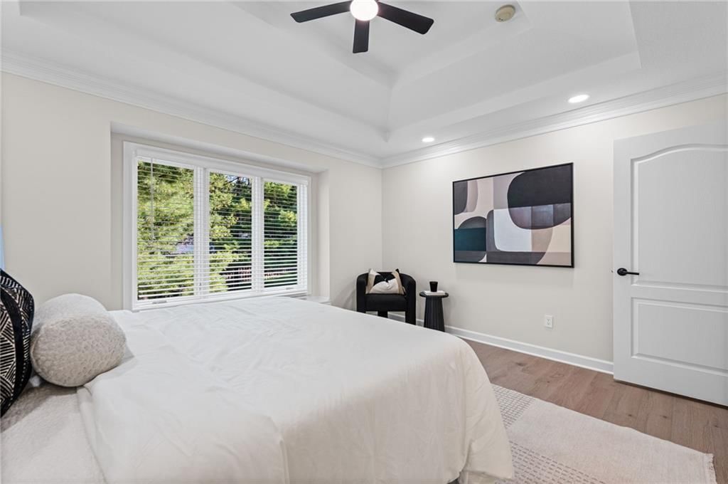 Photo 19 of 39 - 510 NW Ashurst Place, Lee's Summit, MO 64081