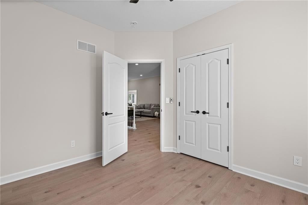 Photo 25 of 39 - 510 NW Ashurst Place, Lee's Summit, MO 64081