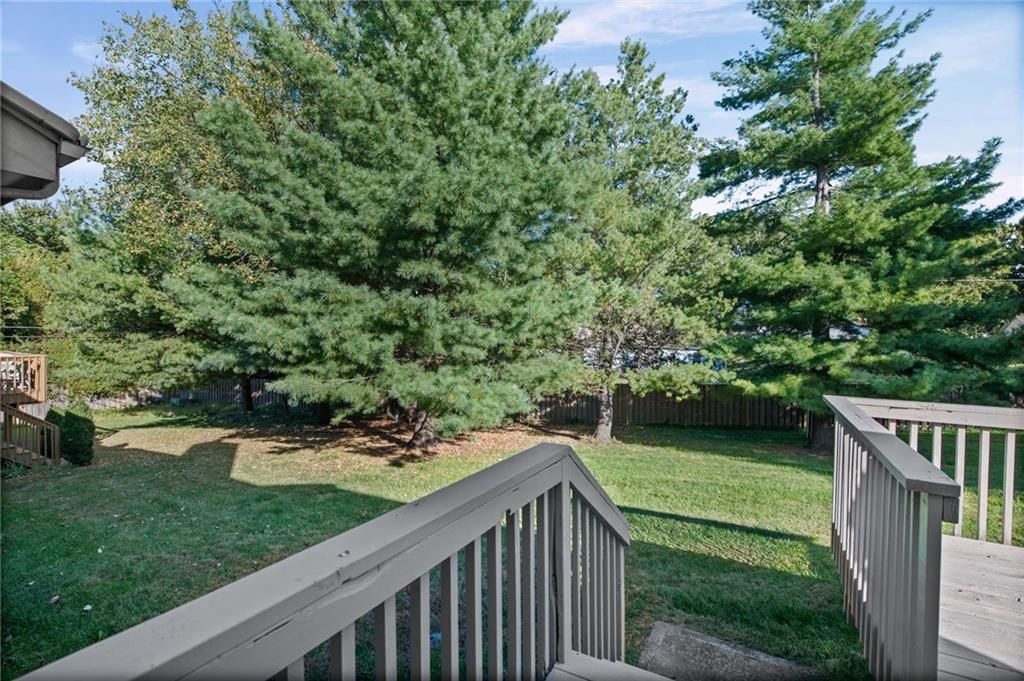 Photo 32 of 39 - 510 NW Ashurst Place, Lee's Summit, MO 64081