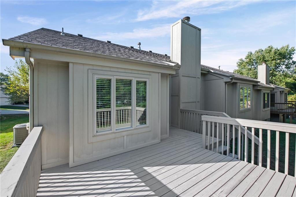 Photo 34 of 39 - 510 NW Ashurst Place, Lee's Summit, MO 64081
