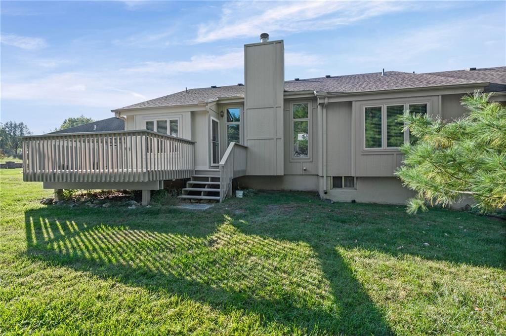 Photo 35 of 39 - 510 NW Ashurst Place, Lee's Summit, MO 64081